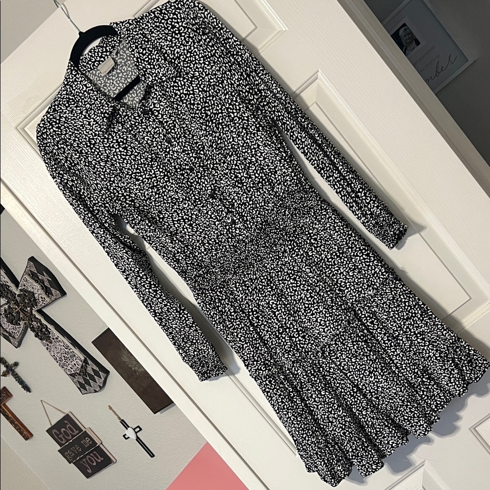 Chic Black and White Long Sleeve Dress